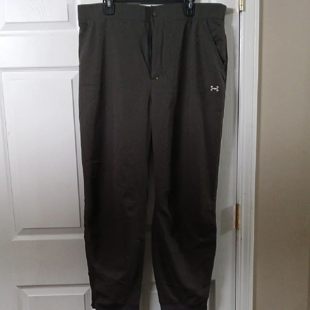 Under Armour  fitted  all season gear Men's Dark Gray Joggers Sz 2XL NWT